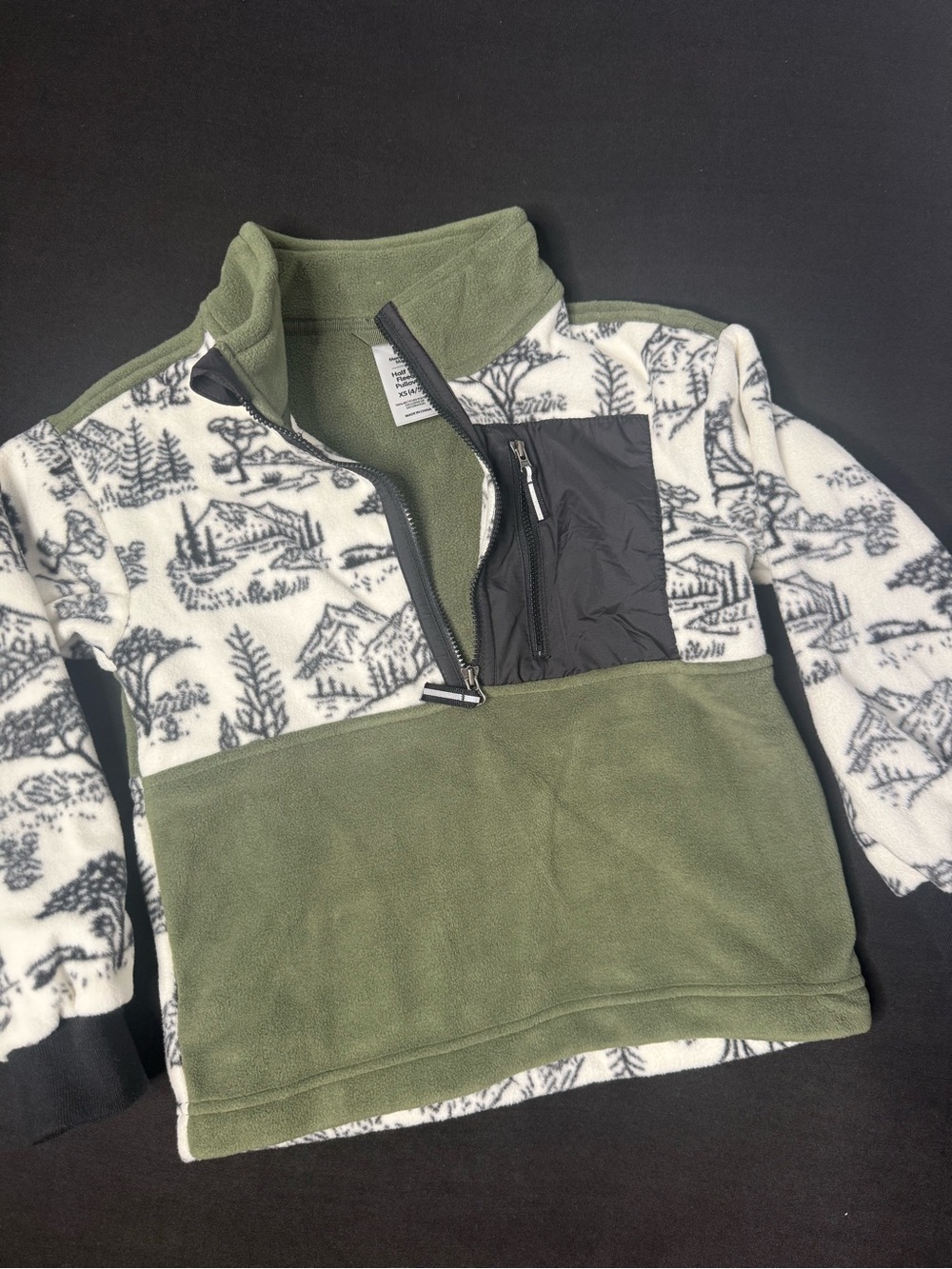 Kids Green and Cream Fleece Pullover Top size XS (4/5) NWOT